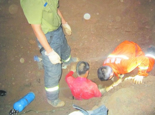 大邑发生一起施工塌方事故 3男子被埋获救