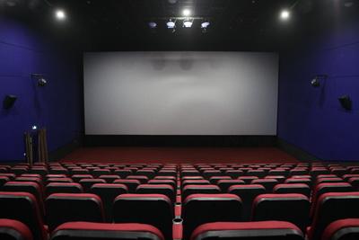 西岭国际影城新增两放映厅 市民可躺着看电影