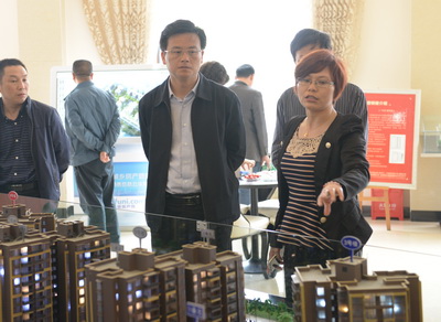 陈扬杰亲临力扬时代等楼盘 调研大邑房地产建设