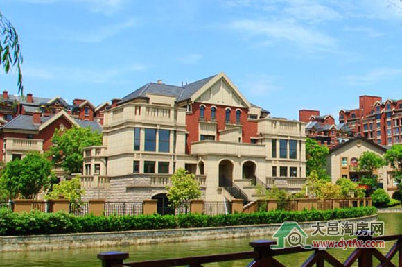 大邑限购后首摇 保利中央峰景122套住宅将登记