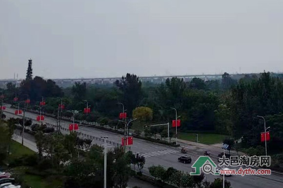 国庆七天大假首日大邑街景掠影