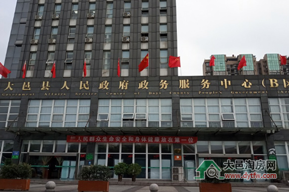 庆祝祖国71周年华诞 最美中国红扮靓大邑街道