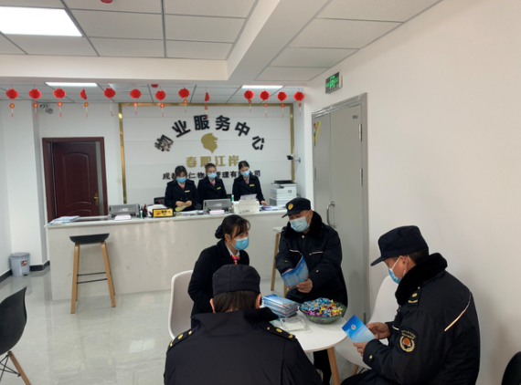 大邑利用小区交房日开展违建专项宣传活动