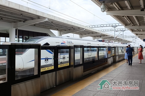 大邑今起坐动车直达成都南和成都东 时刻票价出炉