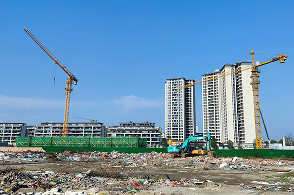 大邑建华片区住兼商用地9351万元拍出
