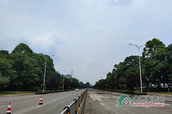 大邑南二环路段大修工程加速推进 助力城市交通升级