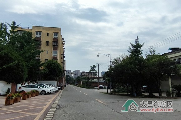 大邑北小西区旁的鞍桥东路启动改造