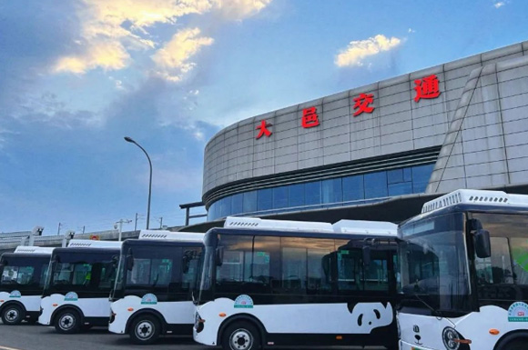 今起大邑30辆纯电动熊猫公交车投入使用