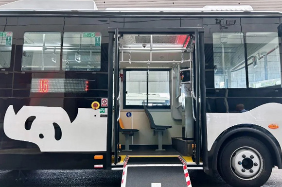 今起大邑30辆纯电动熊猫公交车投入使用