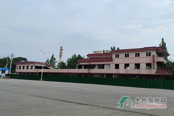 大邑县新人民医院旁房屋开始拆迁