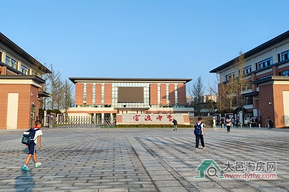 大邑两拿地平台公司拟转让100%股权