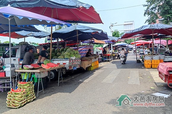 大邑红光商业地块迎新动态:提醒8月15日前清场